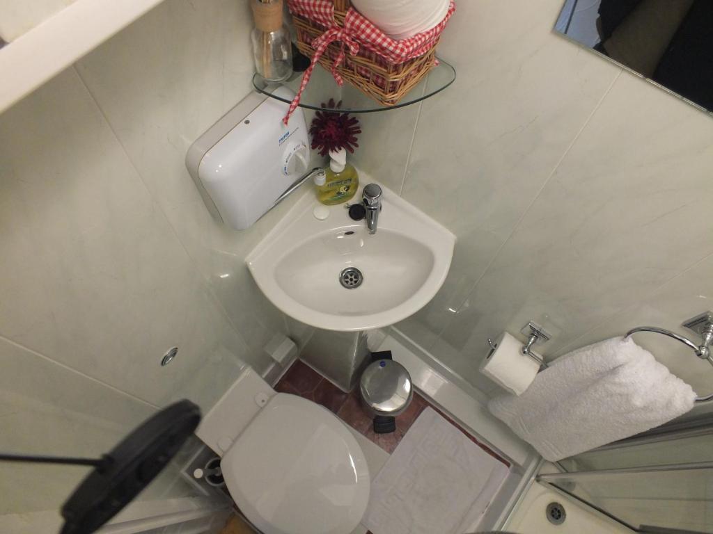 Leonardos Guest House Swansea Room photo