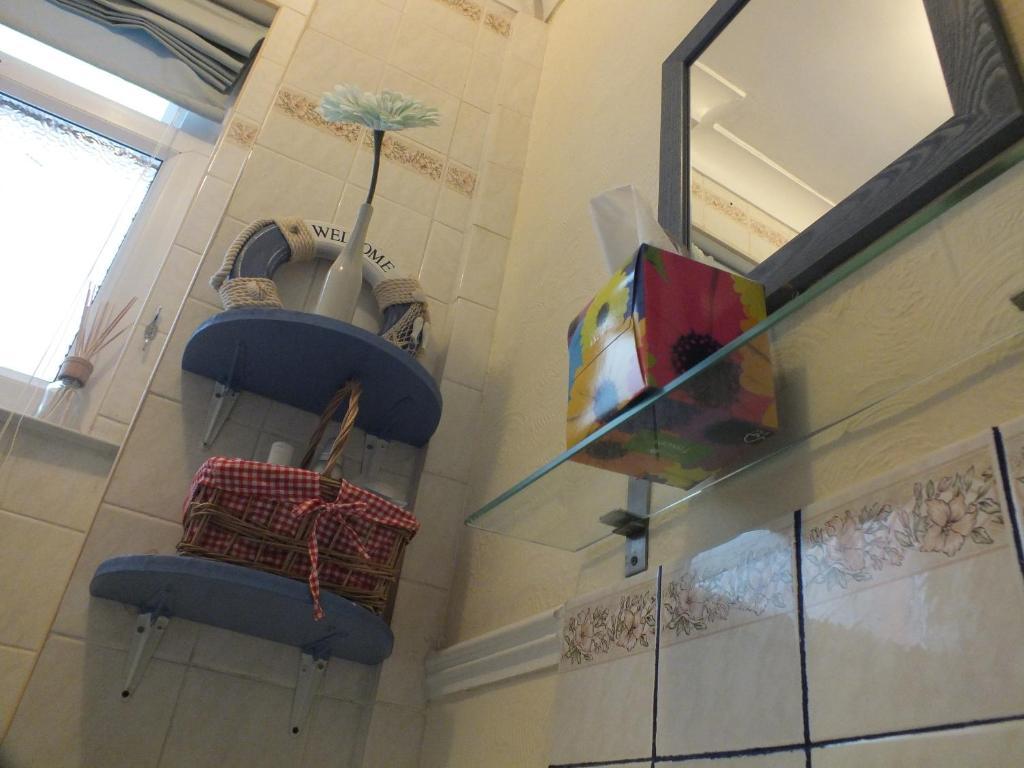 Leonardos Guest House Swansea Room photo